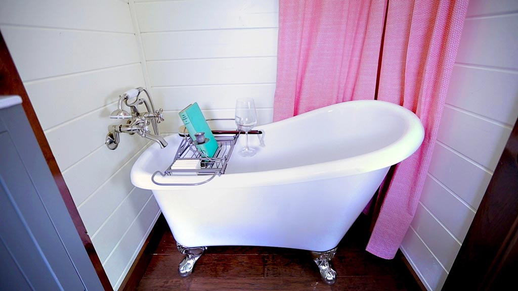 Bathtub in the Cozy Cottage custom tiny home