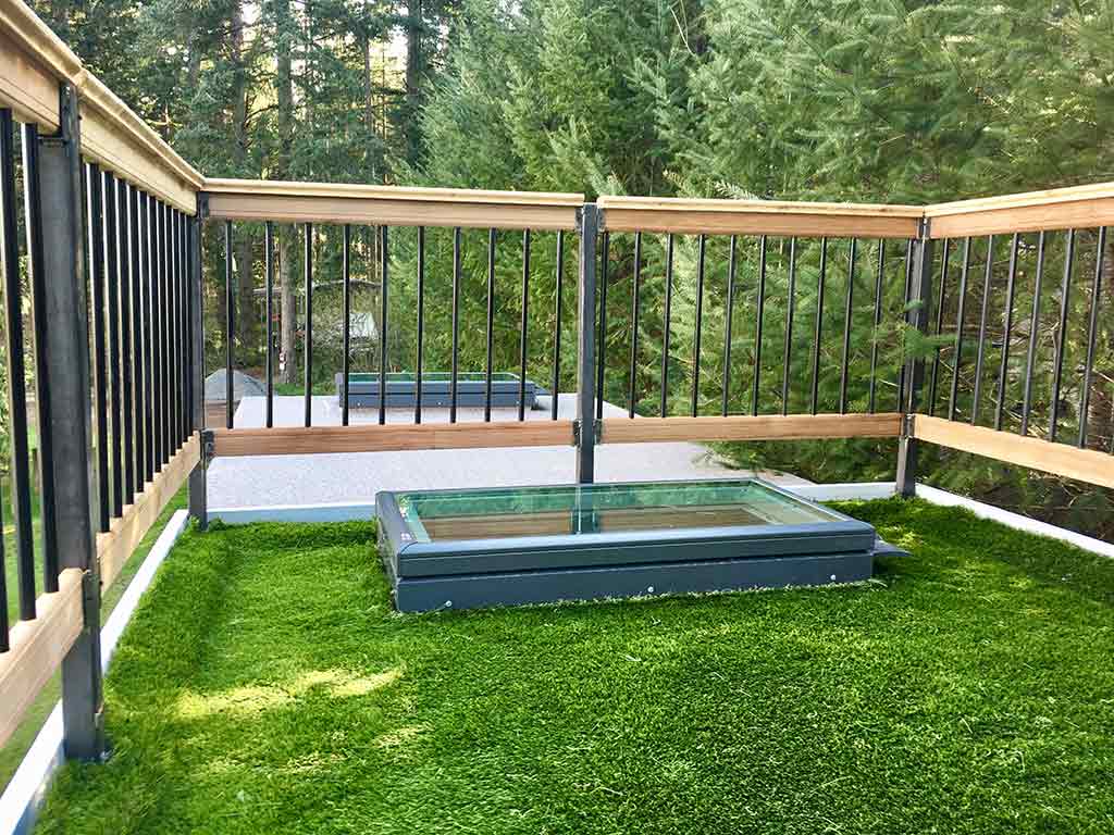Roof deck with gras floor in the Live / Work Tiny Home