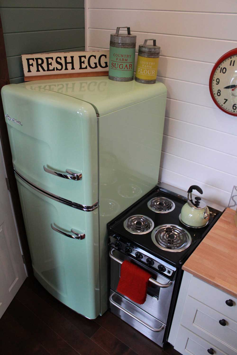 The retro kitchen of the Retro Southern Charm custom tiny house