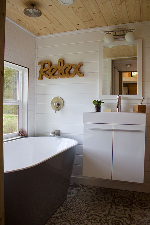 luxury tiny house bathtub